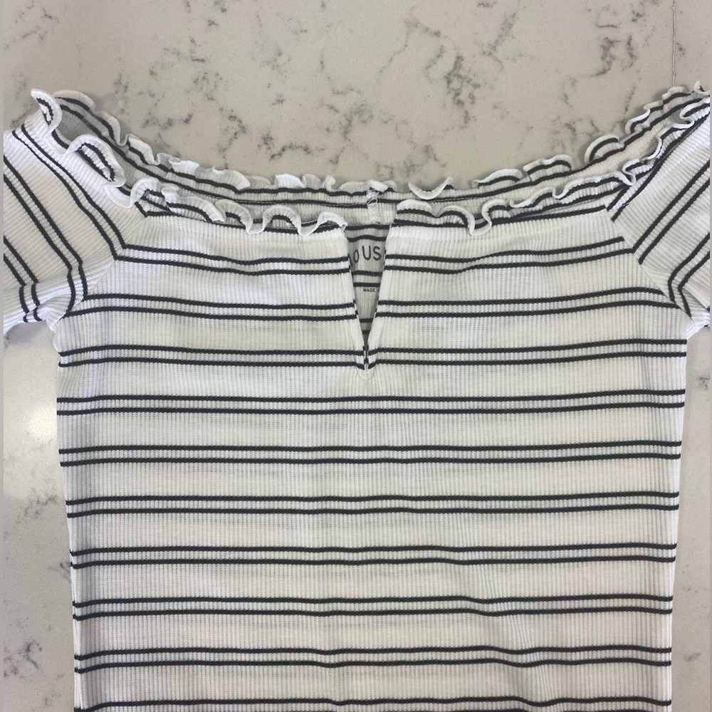 Striped V cut top